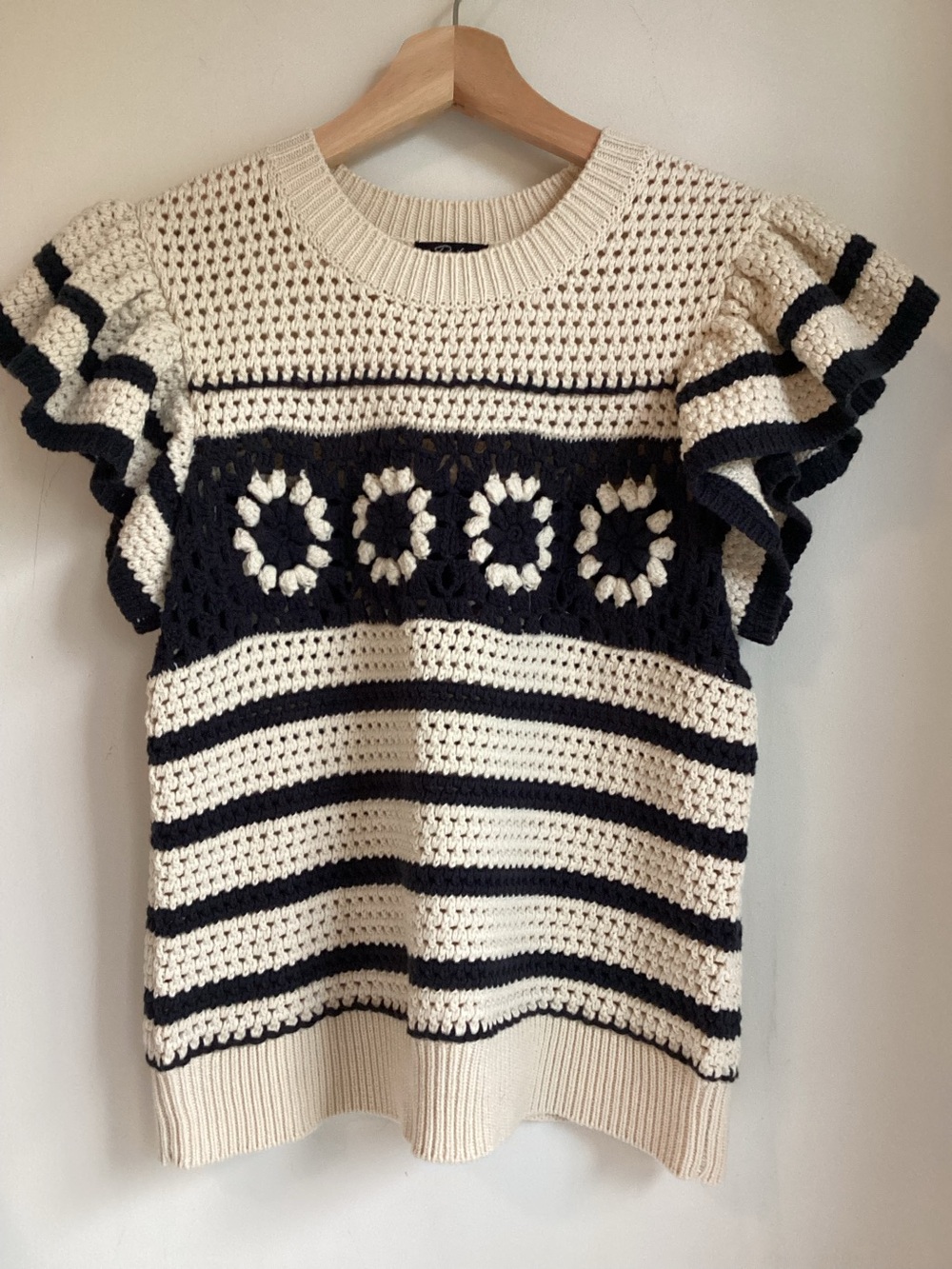 Rails Penelope Crochet Top Size Medium Oat Navy Stripe Ruffle Short Sleeve